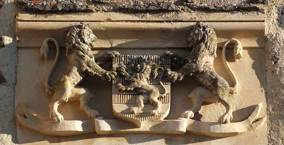 blason auzers facade grand