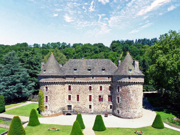 visiter le cantal chateau d auzers